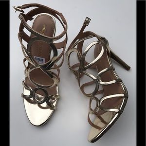 CHRISTIAN SIRIANO FOR PAYLESS WOMEN’S GOLD PUMPS